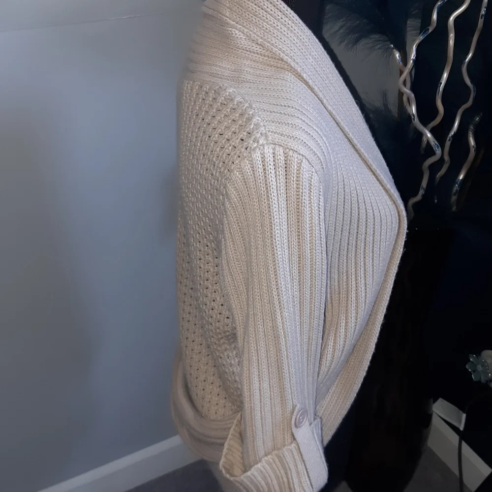 Limited Cardigan - Picture 2 of 3